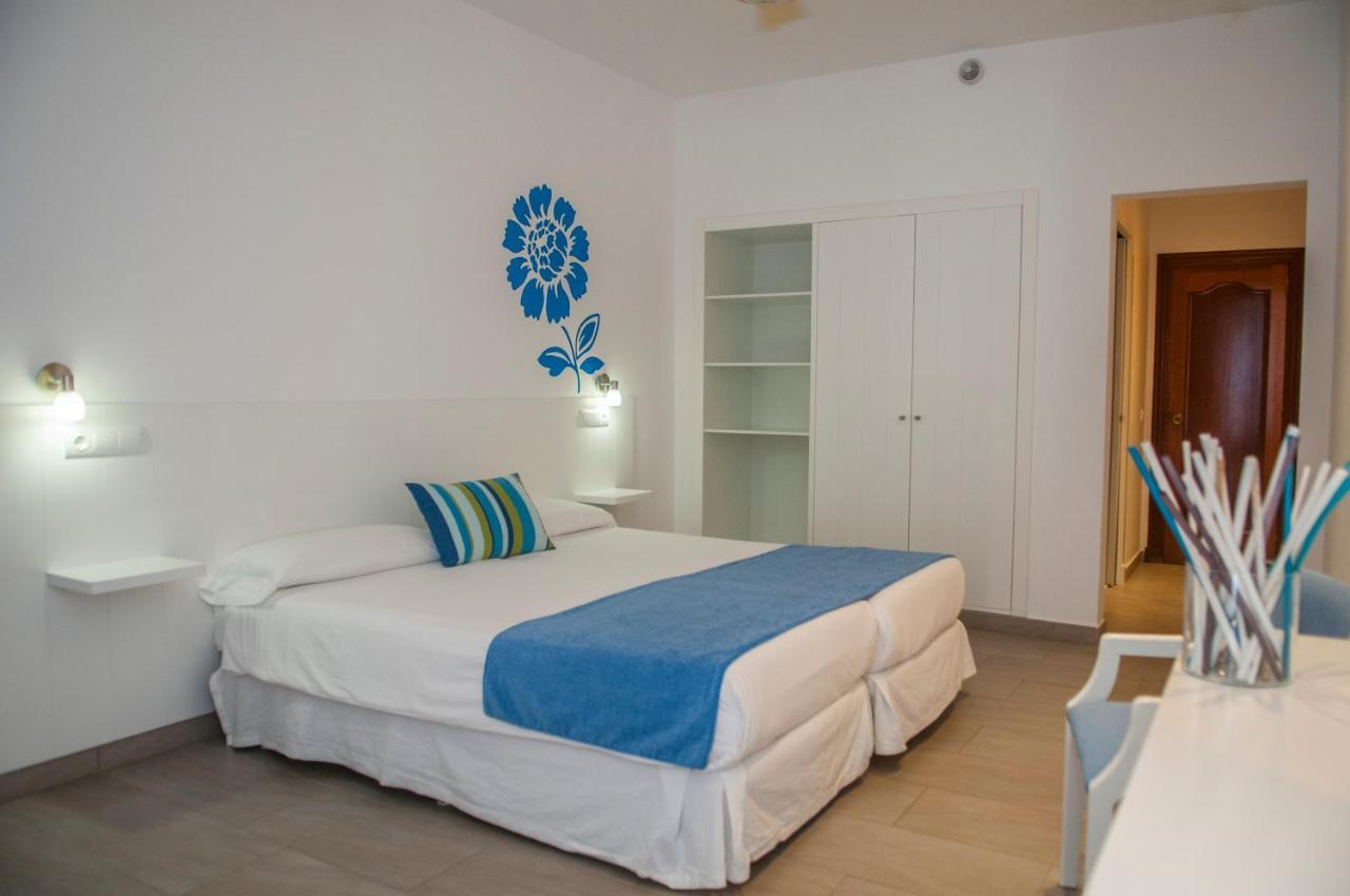 Hostal Xuroy Cala Alcaufar Exterior photo