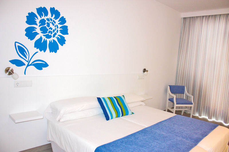 Hostal Xuroy Cala Alcaufar Exterior photo
